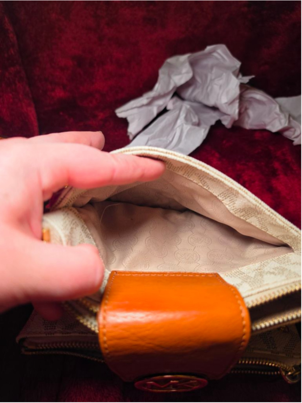 Michael Kors White Fulton Magnetic Messenger Crossbody Bag - Picture 8 of 8